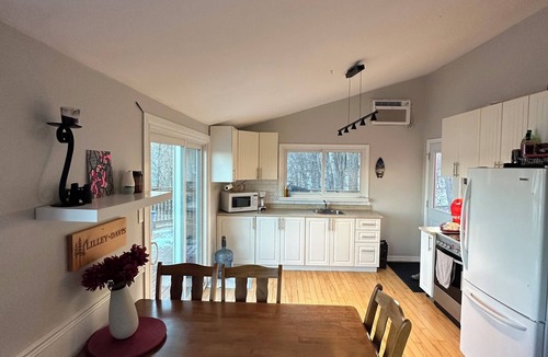 Frontenac Cottage | Cobby House 2 bedroom + Loft. (Just installed new 16 x 16 dock)