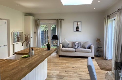 Cobham Cottage | COBHAM COTTAGE