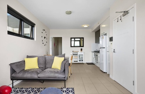 Coburg Apartment | Coburg Loft - Modern 1 Bed Apartment