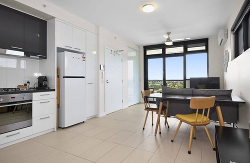 Coburg Apartment | Coburg Loft - Modern 1 Bed Apartment