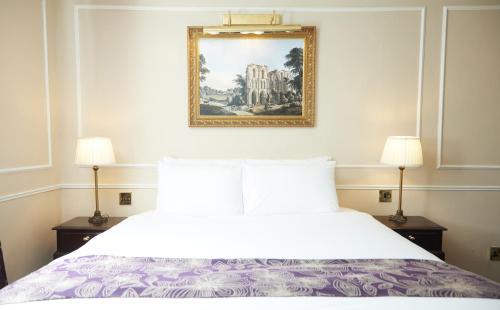 Stony Stratford Hotel | Cock Hotel by Greene King Inns