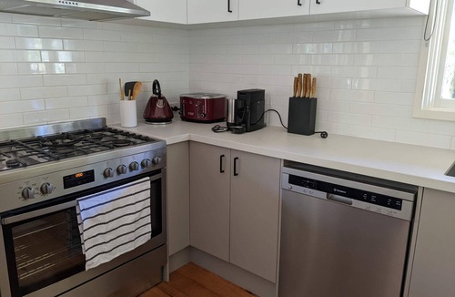 Cockatoo House | Cockatoo Hideaway: surrounded by nature