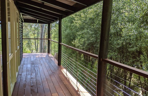 Cockatoo House | Cockatoo Hideaway: surrounded by nature