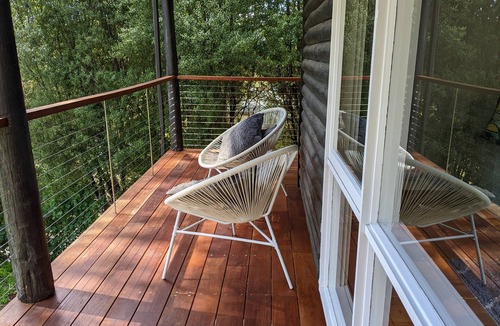 Cockatoo House | Cockatoo Hideaway: surrounded by nature