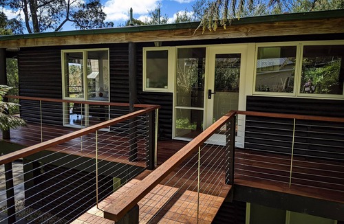 Cockatoo House | Cockatoo Hideaway: surrounded by nature