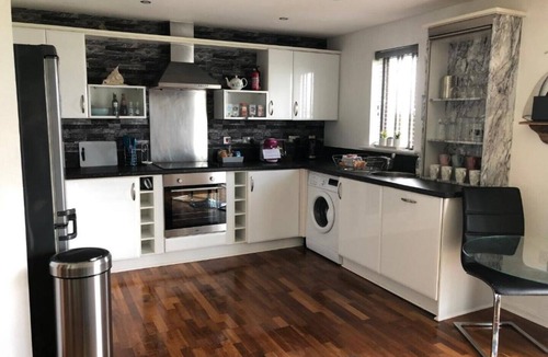 Crynant Apartment | CockleDora Luxury Beach View Ground Floor