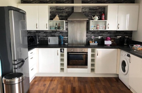 Crynant Apartment | CockleDora Luxury Beach View Ground Floor