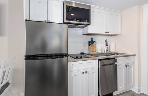 Wildwood Crest Condo | Cocktails & Dreams with Ocean + Pool Views