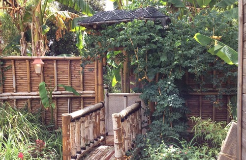Anduze Cabin | Coco Banane , Maison de Bali en Bambou, Insolite Dans un Jardin Exotique 2 per