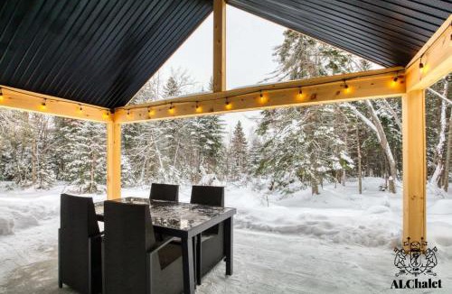 Petite-Riviere-Saint-Francois Ski Chalet | Cocotte d'hiver - Chalereux avec Foyer intérieur