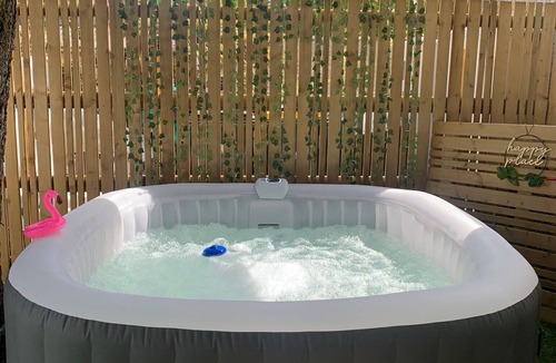 Le Pin Apartment | Cocoon Room with Garden and Private Jacuzzi Option