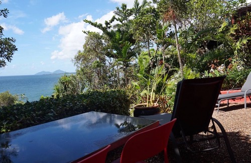 Garners Beach Cottage | Coco Loco Absolute Beachfront Shack