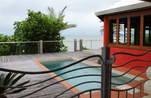 Garners Beach Cottage | Coco Loco Absolute Beachfront Shack