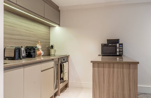 York Apartment | Cocoa Suites 8 - A couples retreat