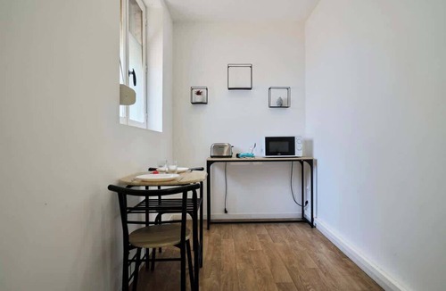 Tourcoing Apartment | Cocon avec balnéo, terrasse, proche gare