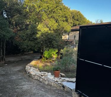 Puget Apartment | Cocon cosy appart romantique, jacuzzi piscine