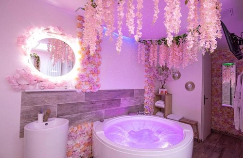 Downtown Le Havre Apartment | Cocon des Merveilles - balnéo ronde avec cascade