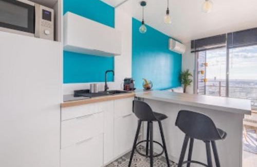 Puteaux Apartment | Cocon design et cosy à La Défense, vue imprenable sur Paris