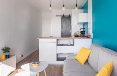 Puteaux Apartment | Cocon design et cosy à La Défense, vue imprenable sur Paris
