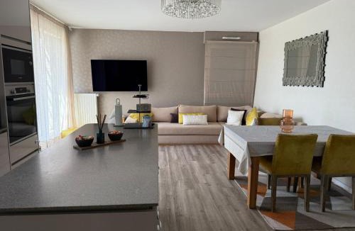 Universite Apartment | Cocon familial 2 ch à Nanterre