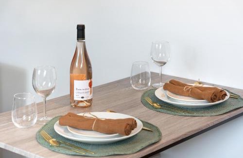 Clermont Apartment | Cocon Forestier - Home cinema- Netflix free - Proche aéroport Beauvais, Chantilly, forêt de Hez-Froidmont, parking public gratuit, Wifi & Netflix