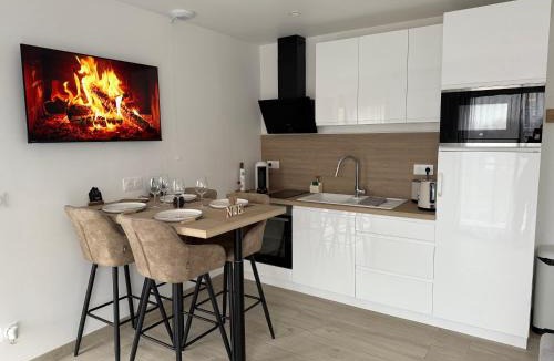 Coupvray Apartment | Cocon Idéal familles & couples à 10 min Disneyland avec lit Queen size & parking privé