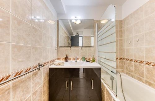 Tarbes Apartment | Cocon lumineux au centre de Tarbes, terrasse privée au soleil, confort tout inclus