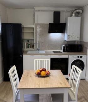 Quartier Chorier-Berriat Apartment | Cocon Lumineux Neuf 3 Chambres Fibre Balcon