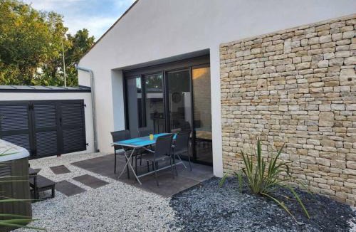 Andilly House | Cocon pour 2 avec jacuzzi