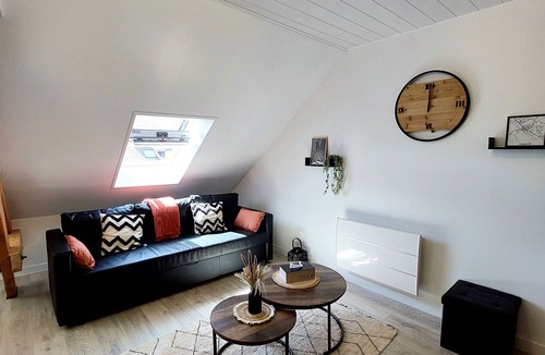 Carignan Apartment | Cocon Sous le Toit, en Plein Centre Ville