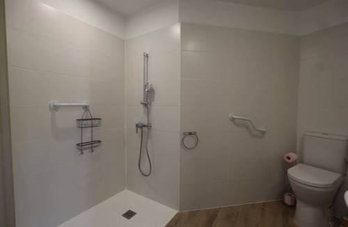 Camaret-sur-Aigues Apartment | Cocon Zen & Accessible - wifi netflix prime clim