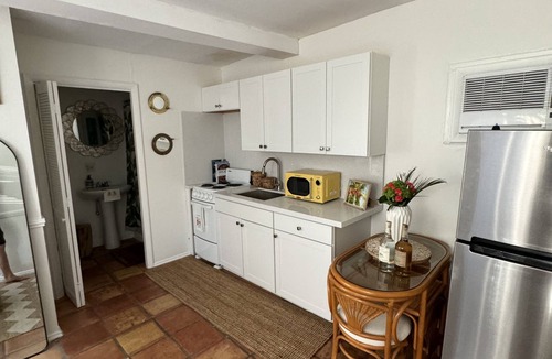 Downtown Fort Lauderdale Cottage | Coconut Cottage 1 bed & 1 bath