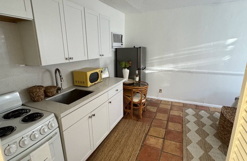 Downtown Fort Lauderdale Cottage | Coconut Cottage 1 bed & 1 bath