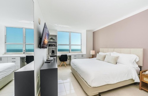 Coconut Grove Hotel | Coconut Grove Bayview unit Parking Included