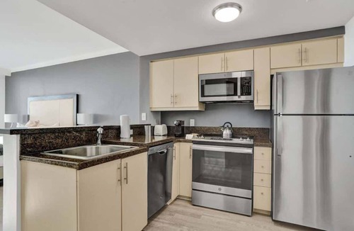 Coconut Grove Apartment | Coconut Grove Getaway | Stylish Studio w/Views