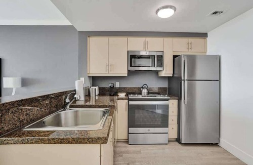 Coconut Grove Apartment | Coconut Grove Getaway | Stylish Studio w/Views