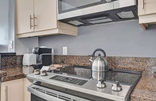 Coconut Grove Apartment | Coconut Grove Getaway | Stylish Studio w/Views