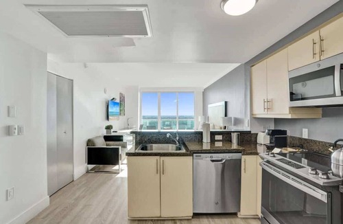 Coconut Grove Apartment | Coconut Grove Getaway | Stylish Studio w/Views