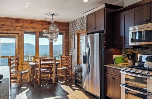 Smithville Cabin | Coconut Ridge Over Looking Center Hill
