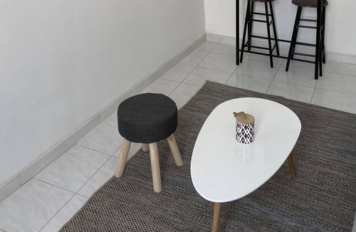 Les Arceaux Apartment | cocoon facing the arches