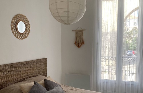 Les Arceaux Apartment | cocoon facing the arches