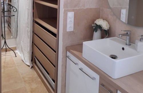 Jonquieres-Saint-Vincent House | Cocooning house, completely renovated