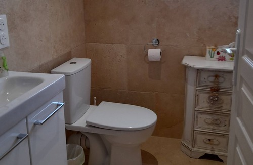 Jonquieres-Saint-Vincent House | Cocooning house, completely renovated