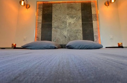 Saint-Bonnet-de-Chavagne House | Cocoon' House