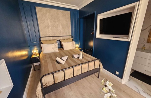 Bourgueil Bed & Breakfast | Cocoon' guest room with private wellness area