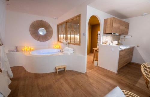 Pontarlier Apartment | Cocoon - Romantic suite with spa - Downtown