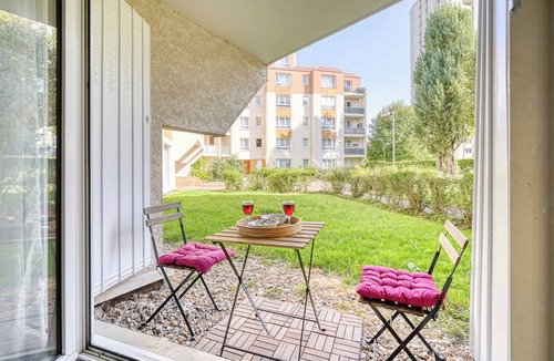 L'Hay-les-Roses Apartment | Cocoon rose garden
