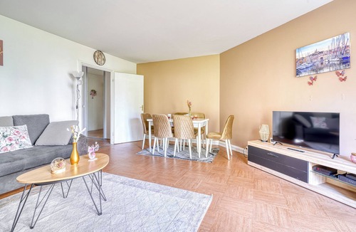 L'Hay-les-Roses Apartment | Cocoon rose garden