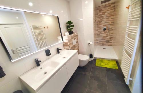 Holtzwihr Apartment | COCOON SPA-4 Pers-Jacuzzi-Parking-Jardin-Clim-Colmar