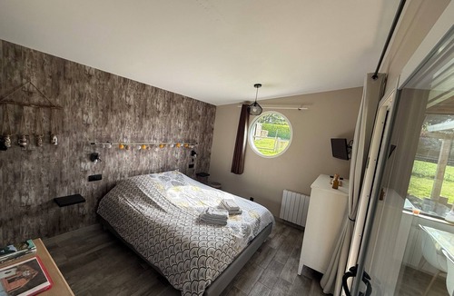 Heloup Bed & Breakfast | Cocoon-style wooden accommodation with breakfasts included